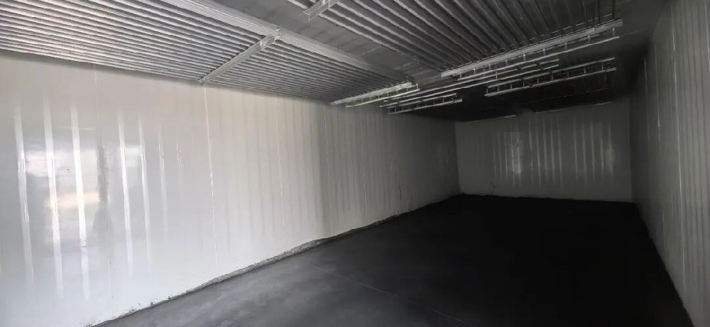 Completed cold storage ice room with aerogel composite insulation system